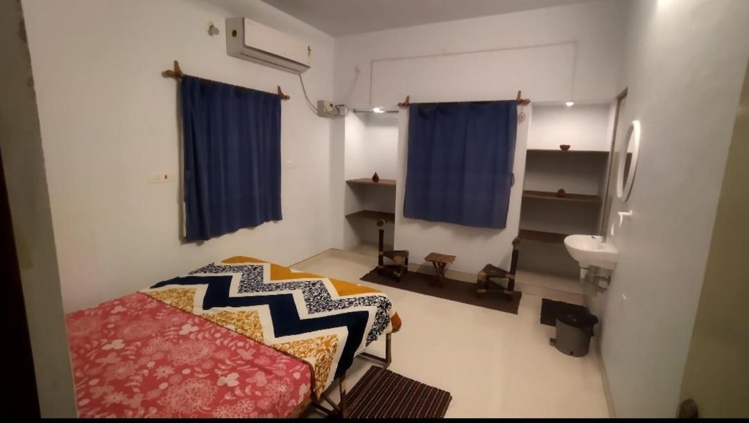 Funk Monk Villa Hostel Pondicherry 오로빌 외부 사진